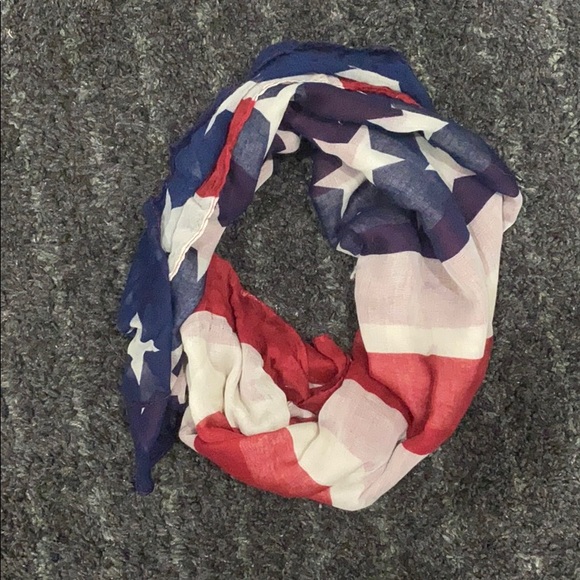 Patterned scarves - Picture 5 of 5